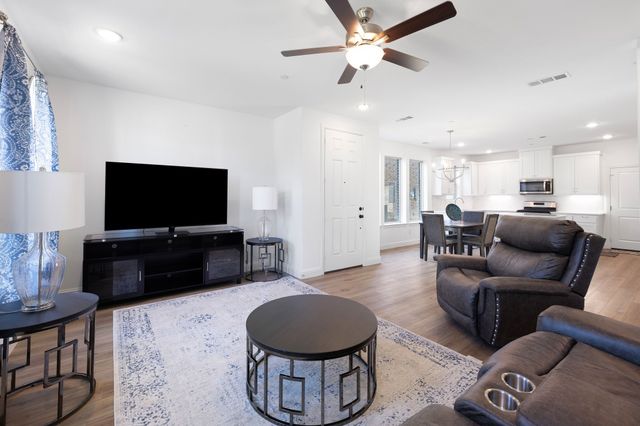 4335 Fall Blossom Drive, Arlington, TX 76005