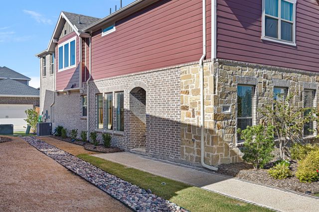 4335 Fall Blossom Drive, Arlington, TX 76005