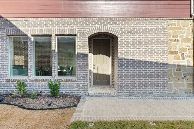 4335 Fall Blossom Drive, Arlington, TX 76005