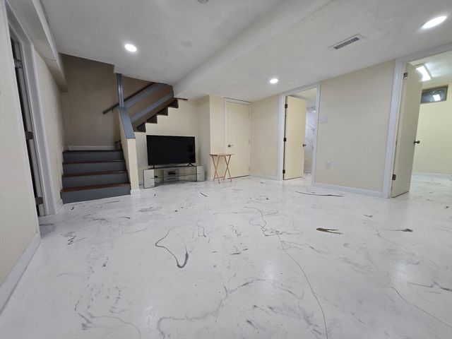 98 Washington Park 98, Newton, MA 02458