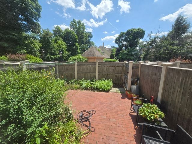 98 Washington Park 98, Newton, MA 02458