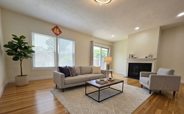 98 Washington Park 98, Newton, MA 02458