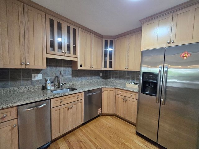 98 Washington Park 98, Newton, MA 02458