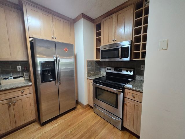 98 Washington Park 98, Newton, MA 02458