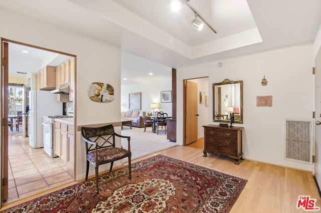 4454 Ventura Canyon Avenue 105, Sherman Oaks, CA 91423