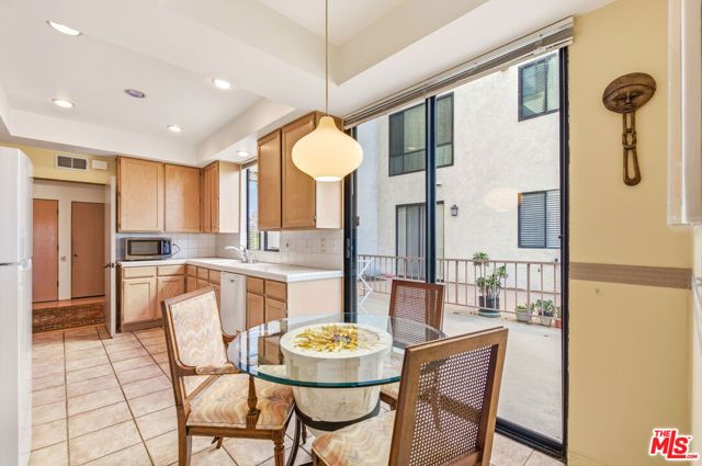 4454 Ventura Canyon Avenue 105, Sherman Oaks, CA 91423