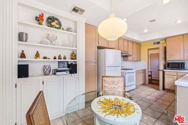 4454 Ventura Canyon Avenue 105, Sherman Oaks, CA 91423