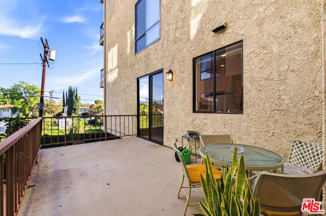 4454 Ventura Canyon Avenue 105, Sherman Oaks, CA 91423