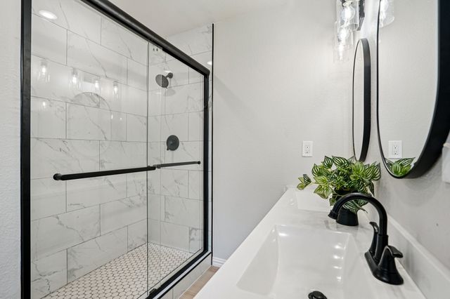 305 Westvue Street, Terrell, TX 75160