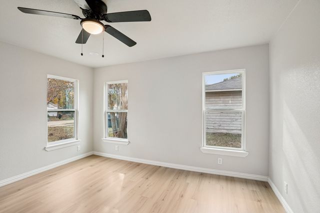 305 Westvue Street, Terrell, TX 75160