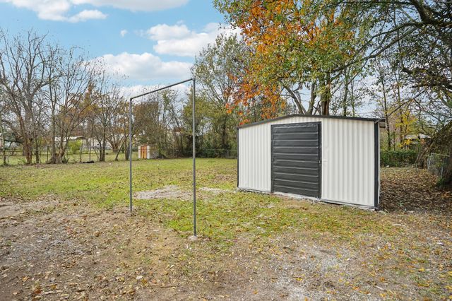 305 Westvue Street, Terrell, TX 75160