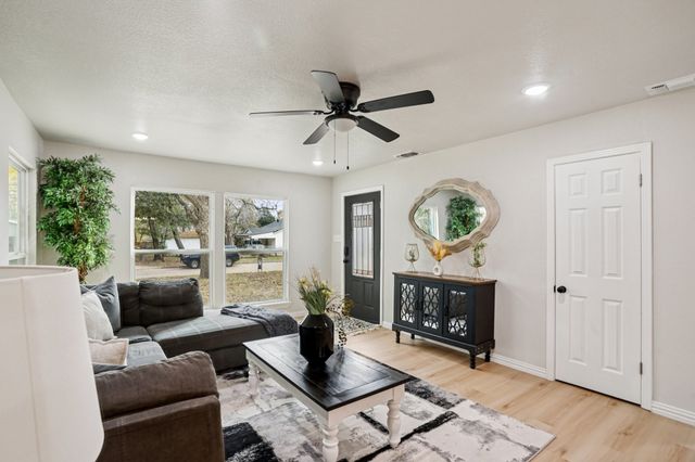 305 Westvue Street, Terrell, TX 75160