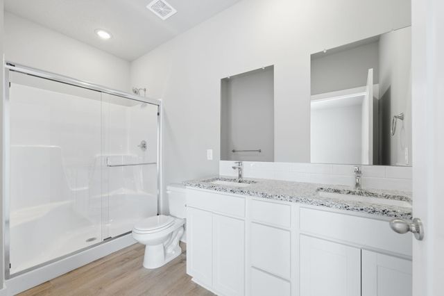 498 E Harper St, Valley Center, KS 67147