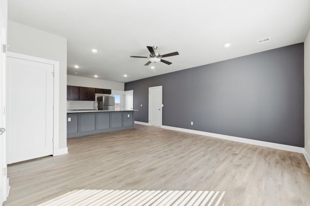 498 E Harper St, Valley Center, KS 67147