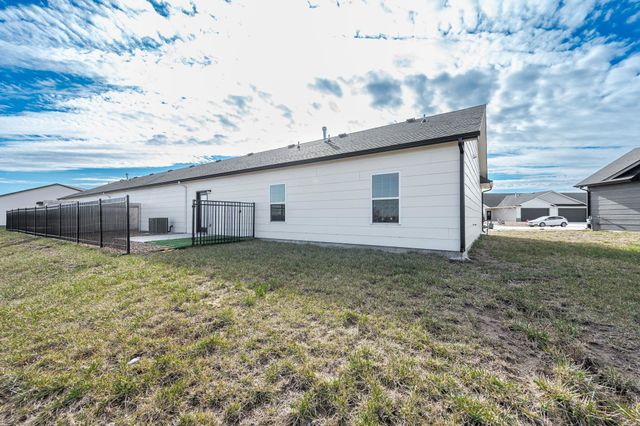 498 E Harper St, Valley Center, KS 67147