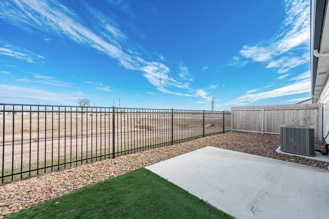 498 E Harper St, Valley Center, KS 67147