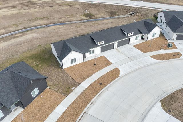 498 E Harper St, Valley Center, KS 67147