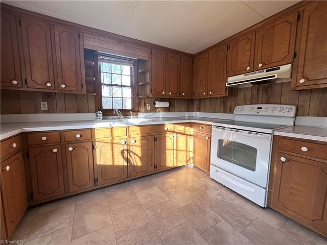 2230 Little River Road, Asheboro, NC 27205