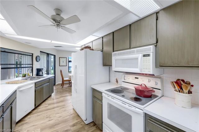 111 Blue Ridge DR 23, Naples, FL 34112