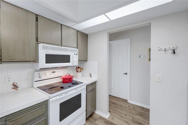 111 Blue Ridge DR 23, Naples, FL 34112