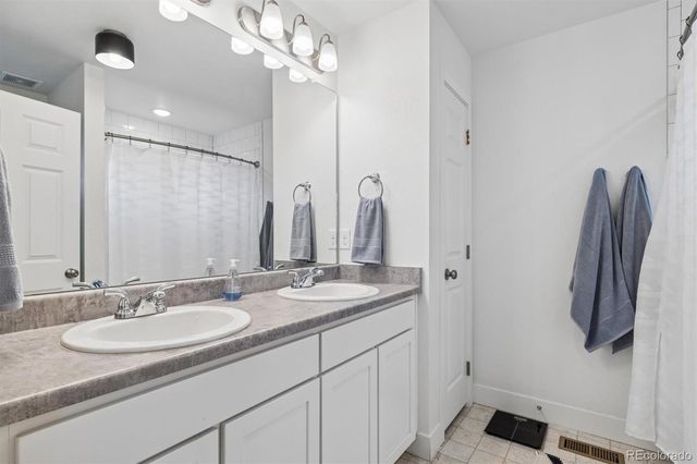 221 S Oak Hill Street, Aurora, CO 80018