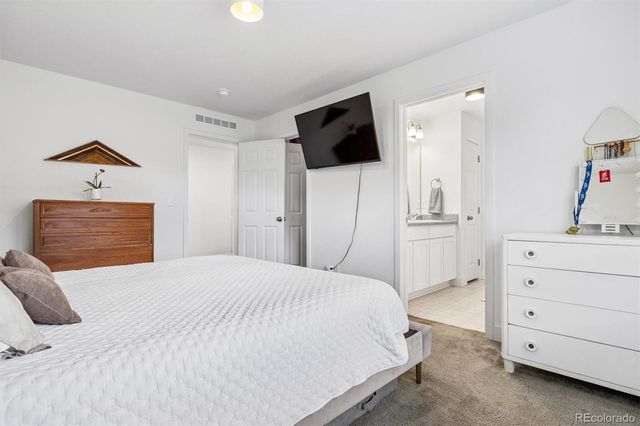 221 S Oak Hill Street, Aurora, CO 80018