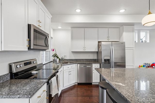 221 S Oak Hill Street, Aurora, CO 80018