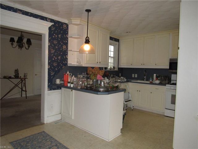 1402 Earle AVE, Chesapeake, VA 23324