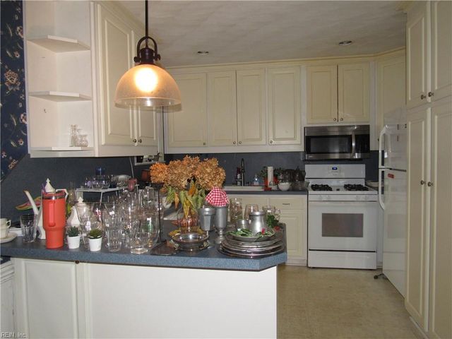 1402 Earle AVE, Chesapeake, VA 23324