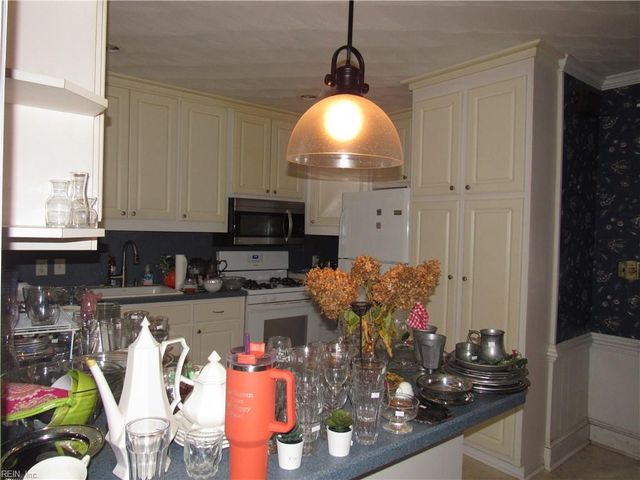 1402 Earle AVE, Chesapeake, VA 23324