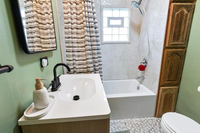 2011 Highland AVENUE, Waukesha, WI 53186