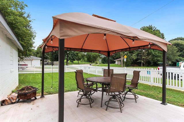2011 Highland AVENUE, Waukesha, WI 53186