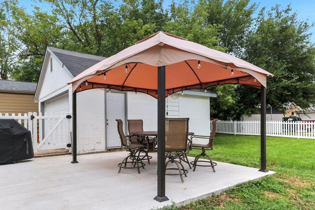 2011 Highland AVENUE, Waukesha, WI 53186