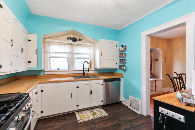 2011 Highland AVENUE, Waukesha, WI 53186