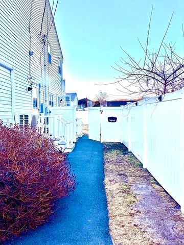 25 Naples Ave R, Saugus, MA 01906