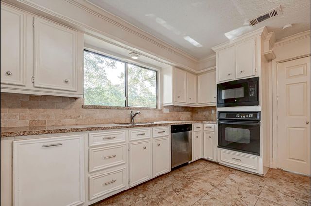 1746 Cloister Dr Apt21 Drive 21, Crosby, TX 77532