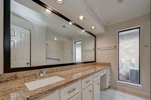 1746 Cloister Dr Apt21 Drive 21, Crosby, TX 77532