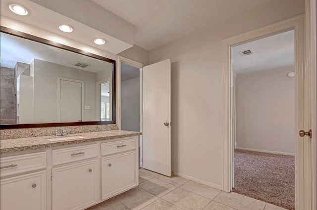 1746 Cloister Dr Apt21 Drive 21, Crosby, TX 77532