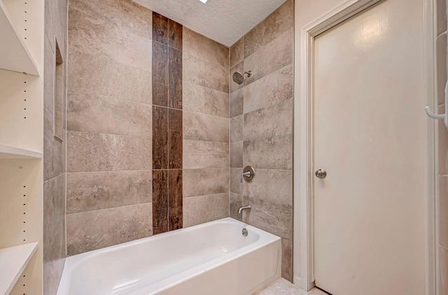 1746 Cloister Dr Apt21 Drive 21, Crosby, TX 77532