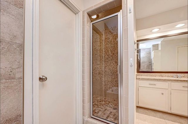 1746 Cloister Dr Apt21 Drive 21, Crosby, TX 77532