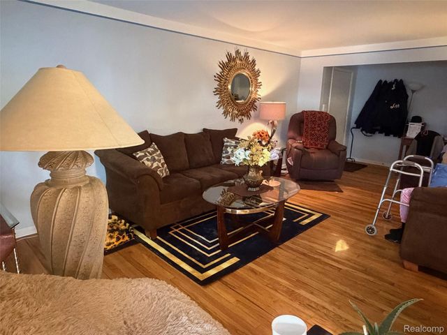 454 Fox Hills Drive N, Bloomfield Hills, MI 48304