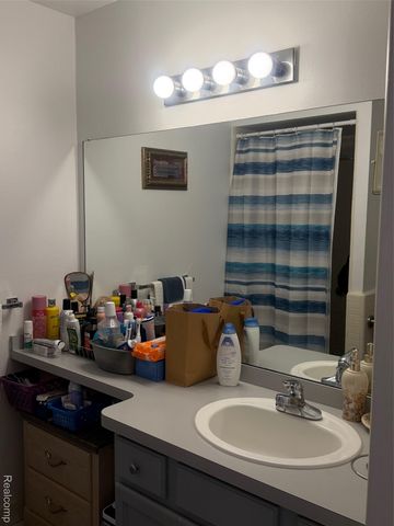 454 Fox Hills Drive N, Bloomfield Hills, MI 48304