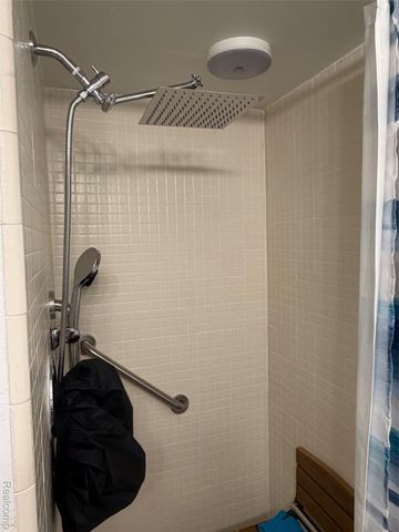 454 Fox Hills Drive N, Bloomfield Hills, MI 48304