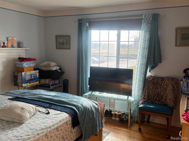 454 Fox Hills Drive N, Bloomfield Hills, MI 48304