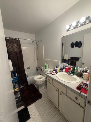 454 Fox Hills Drive N, Bloomfield Hills, MI 48304