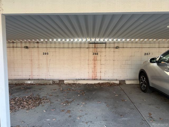 454 Fox Hills Drive N, Bloomfield Hills, MI 48304