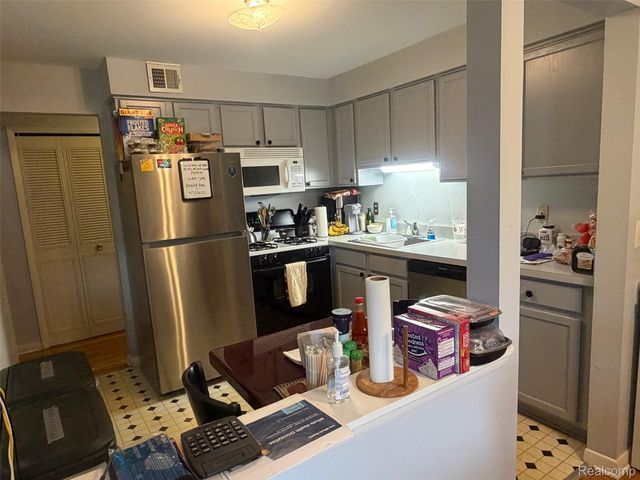 454 Fox Hills Drive N, Bloomfield Hills, MI 48304