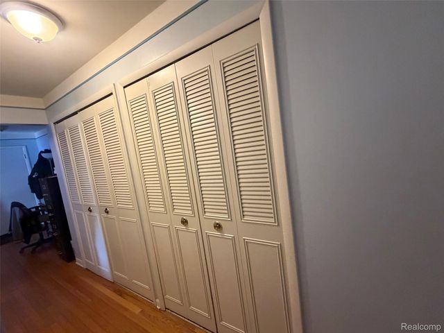 454 Fox Hills Drive N, Bloomfield Hills, MI 48304