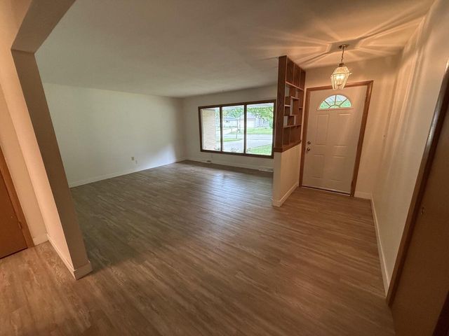 8414 S Verdev DRIVE, Oak Creek, WI 53154