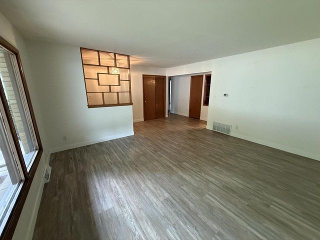 8414 S Verdev DRIVE, Oak Creek, WI 53154